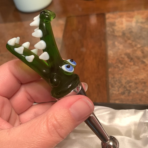 New hand blown glass alligator wine stopper - Picture 3 of 5